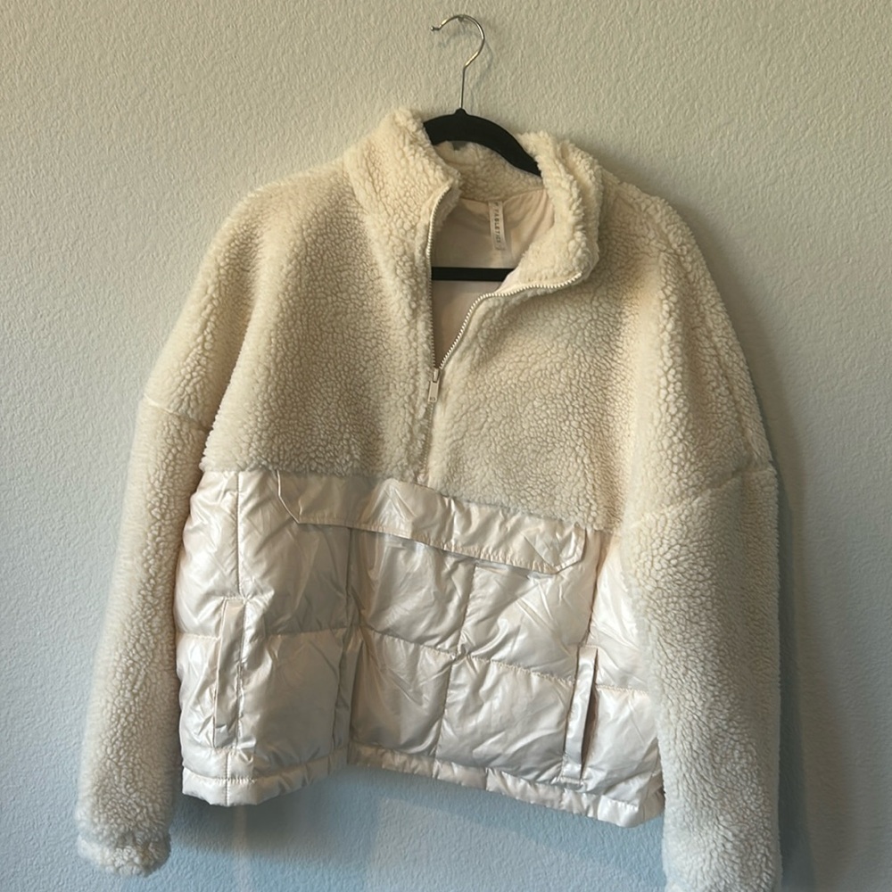 Fabletics‎ half zip pull over cream size large